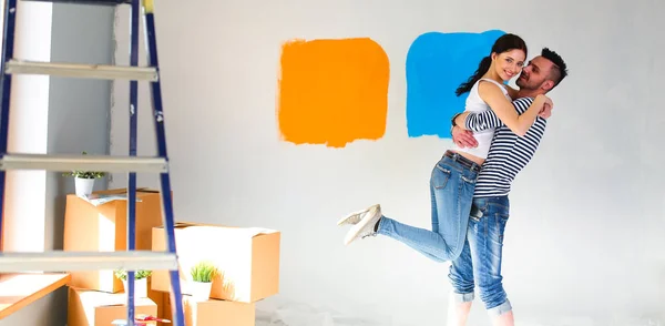 Happy young couple moving in new house — Stock Photo, Image