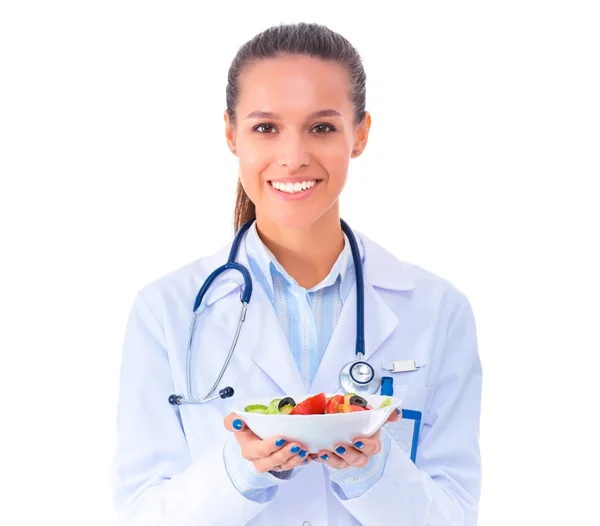 Portrait of beautiful woman doctor holding a plate with fresh vegetables. — Stock Photo, Image