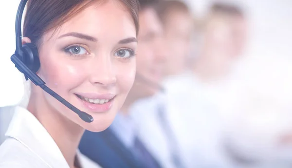 Atractivo Sonriendo jóvenes empresarios positivos y colegas en una oficina de call center — Foto de Stock