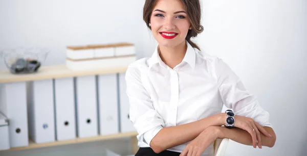 Attractive businesswoman sitting  in the office — Stock Photo, Image