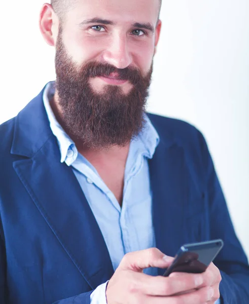Närbild av en man med smarta mobiltelefon, isolerad på vit bakgrund — Stockfoto