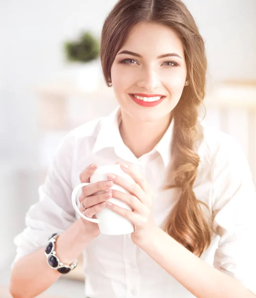 Portrait of a businesswoman sitting at  desk with  laptop — Stock Photo, Image