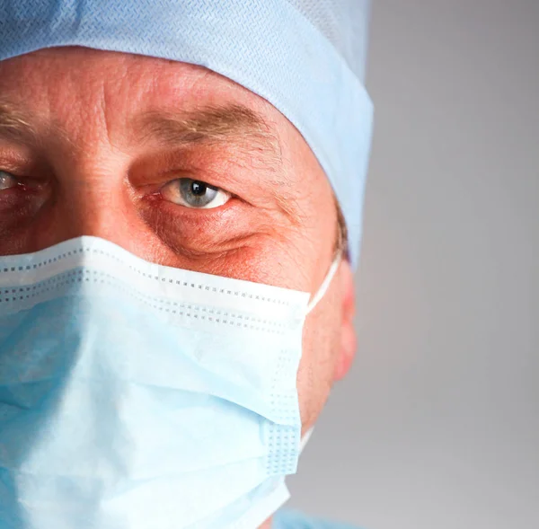 Surgeon at work in operating room. — Stock Photo, Image