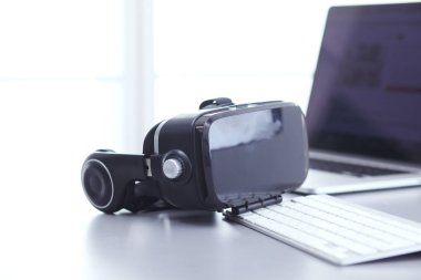 Bilgisayarlı sanal gerçeklik gözlükleri. İş. 3D teknoloji