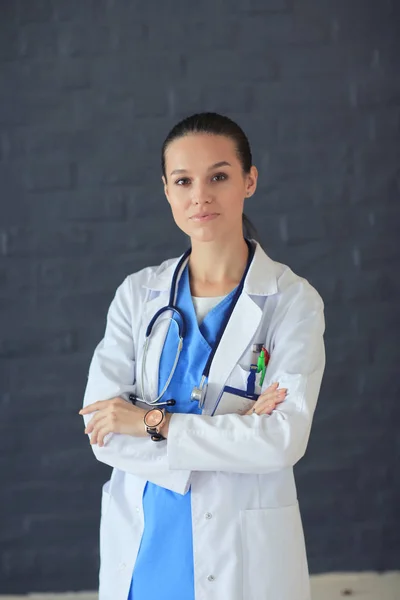 Young woman doctor sitting with your phone. Woman doctors. — Stock Photo, Image