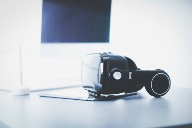 Bilgisayarlı sanal gerçeklik gözlükleri. İş. 3D teknoloji