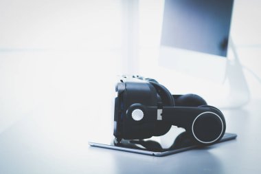 Bilgisayarlı sanal gerçeklik gözlükleri. İş. 3D teknoloji