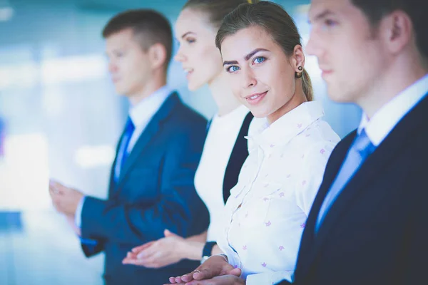Smiling business people applauding a good presentation in the office . Smiling business people — Stock Photo, Image