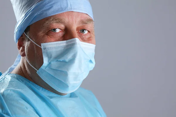 Surgeon at work in operating room. Surgeon. — Stock Photo, Image