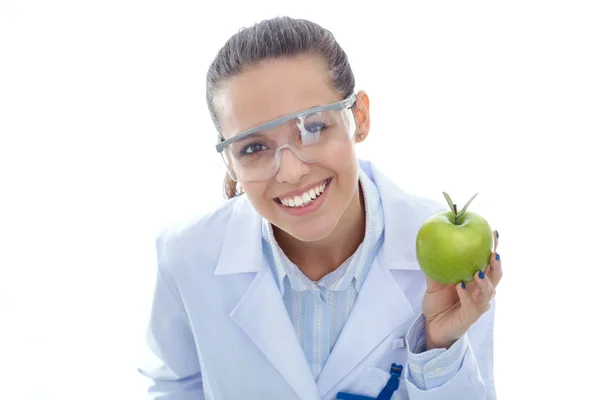 Dentista médico mulher segurar maçã fresca verde na mão e escova de dentes. Médicos dentistas. Mulheres médicas — Fotografia de Stock