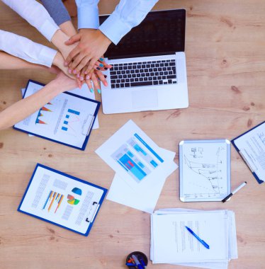 El ele tutuşan iş ekibi - takım çalışması kavramları