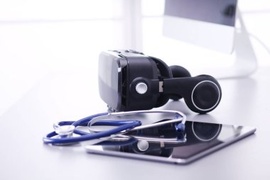 Bilgisayarlı sanal gerçeklik gözlükleri. İş. 3D teknoloji