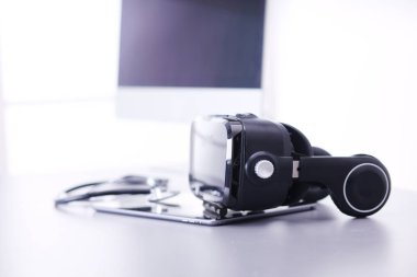 Bilgisayarlı sanal gerçeklik gözlükleri. İş. 3D teknoloji