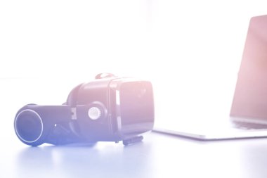 Bilgisayarlı sanal gerçeklik gözlükleri. İş. 3D teknoloji