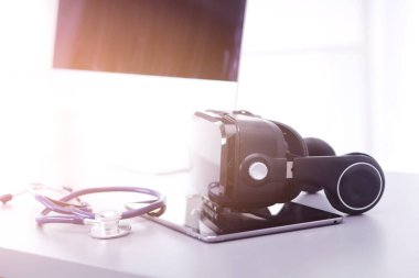 Bilgisayarlı sanal gerçeklik gözlükleri. İş. 3D teknoloji