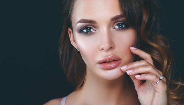 güzel narin kadın portresi