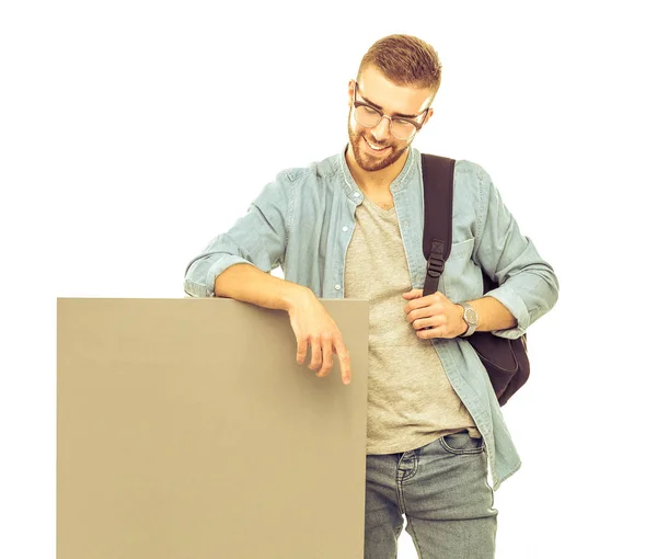 Retrato de um estudante do sexo masculino sorridente segurando placa em branco — Fotografia de Stock