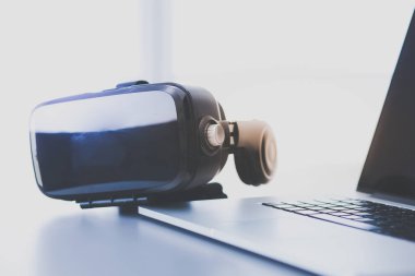 Bilgisayarlı sanal gerçeklik gözlükleri. İş. 3D teknoloji