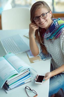 Kadın Üniversitesi'nde cep telefonu kullanımı. Öğrenci. Üniversitesi