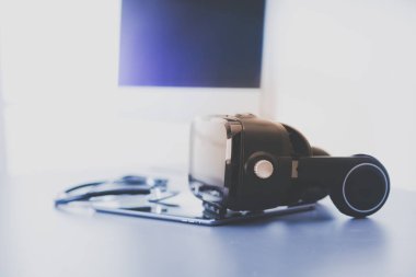 Bilgisayarlı sanal gerçeklik gözlükleri. İş. 3D teknoloji