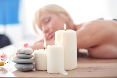 Güzel kadın izole üzerinde beyaz arka plan ile. Güzel kadın