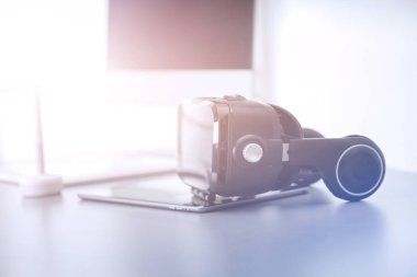 Bilgisayarlı sanal gerçeklik gözlükleri. İş. 3D teknoloji