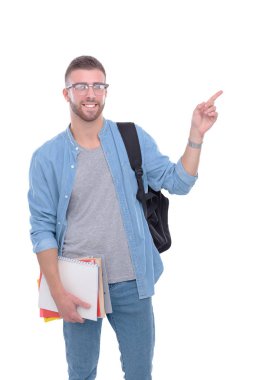 Beyaz arka plan üzerinde izole kitap tutan bir okul çantası ile bir erkek öğrenci. Eğitim olanakları. Üniversite öğrencisi.