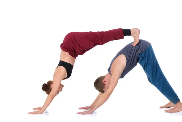 Young athletic couple practicing acroyoga. Balancing in pair — Stock Photo, Image