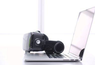 Bilgisayarlı sanal gerçeklik gözlükleri. İş. 3D teknoloji