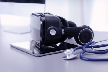 Bilgisayarlı sanal gerçeklik gözlükleri. İş. 3D teknoloji