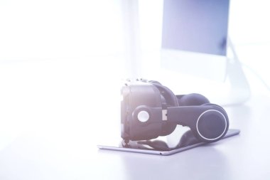 Bilgisayarlı sanal gerçeklik gözlükleri. İş. 3D teknoloji