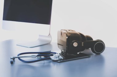 Bilgisayarlı sanal gerçeklik gözlükleri. İş. 3D teknoloji