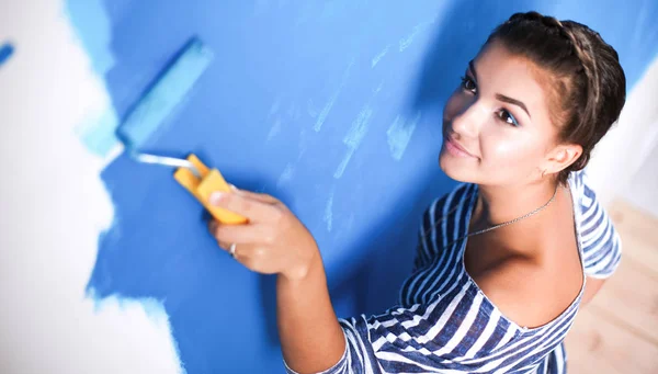 Beautiful young woman doing wall painting , standing — Stock Photo, Image