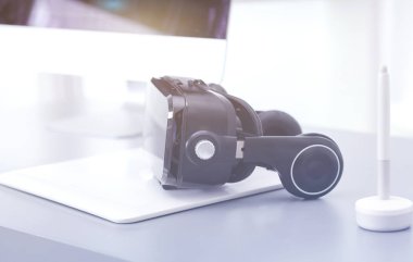 Bilgisayarlı sanal gerçeklik gözlükleri. İş. 3D teknoloji