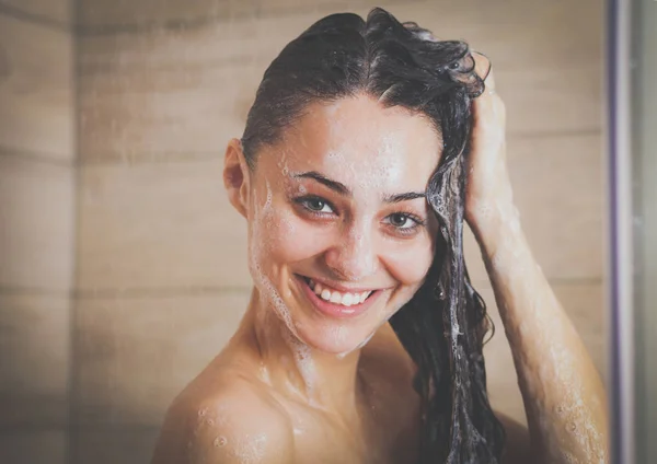 Young beautyful woman under shower in bathroom. — Stock Photo, Image