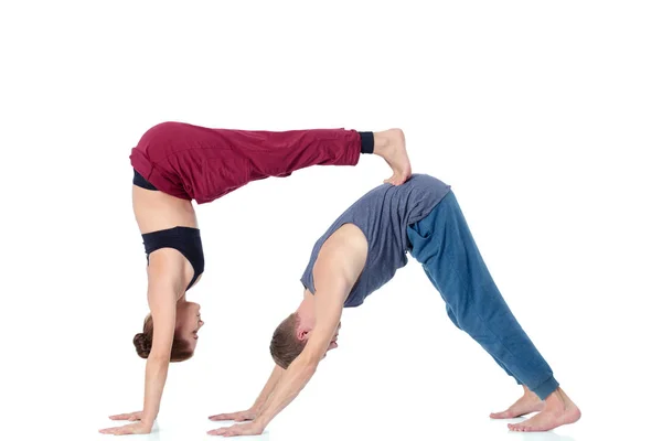 Young athletic couple practicing acroyoga. Balancing in pair — Stock Photo, Image