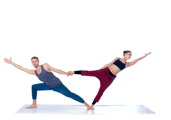 영 운동 연습 acroyoga 커플. 쌍에 균형 — 스톡 사진