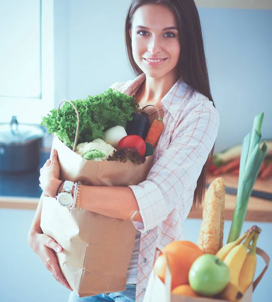 Young woman holding grocery shopping bag with vegetables — Stock Photo, Image