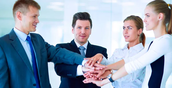 Business team lid worden van handen samen permanent in office — Stockfoto