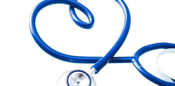 Medyczny stetoskop w postaci serca wyizolowanego na białym tle — Zdjęcie stockowe