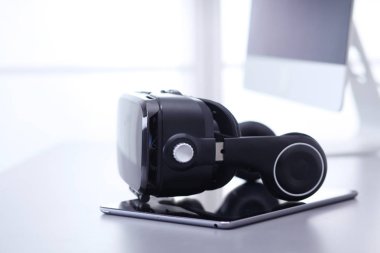 Bilgisayarlı sanal gerçeklik gözlükleri. İş. 3D teknoloji