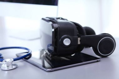 Bilgisayarlı sanal gerçeklik gözlükleri. İş. 3D teknoloji