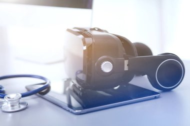 Bilgisayarlı sanal gerçeklik gözlükleri. İş. 3D teknoloji