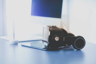 Bilgisayarlı sanal gerçeklik gözlükleri. İş. 3D teknoloji