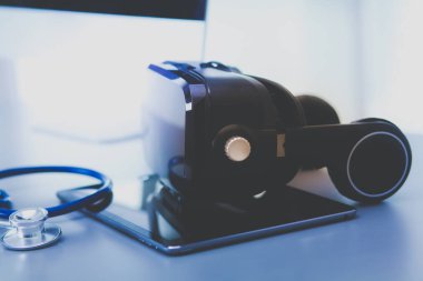 Bilgisayarlı sanal gerçeklik gözlükleri. İş. 3D teknoloji