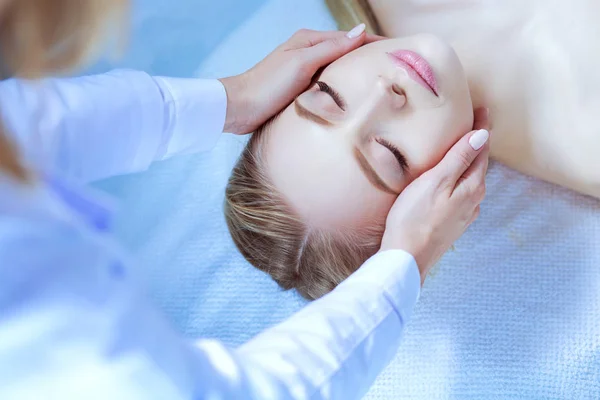 Young woman lying on a massage table,relaxing with eyes closed. Woman. Spa salon — Stock Photo, Image