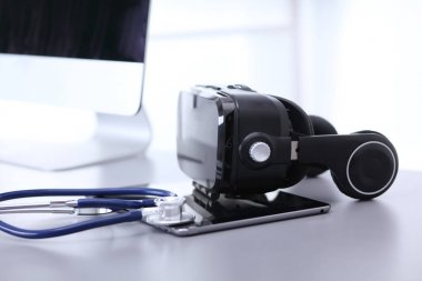 Bilgisayarlı sanal gerçeklik gözlükleri. İş. 3D teknoloji