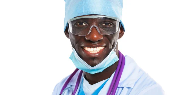 Portret van een dokter met een masker en uniform. geïsoleerd op witte achtergrond. Dokter.. — Stockfoto