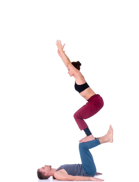 Young athletic couple practicing acroyoga. Balancing in pair — Stock Photo, Image