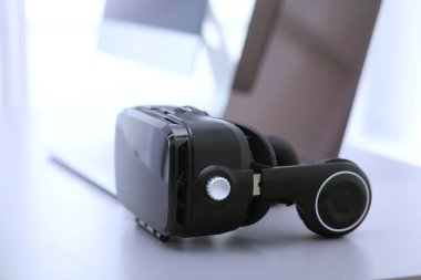 Bilgisayarlı sanal gerçeklik gözlükleri. İş. 3D teknoloji